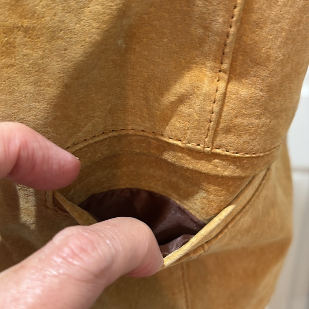 Shebang sz M genuine leather camel colored snap front vest. - Picture 3 of 7